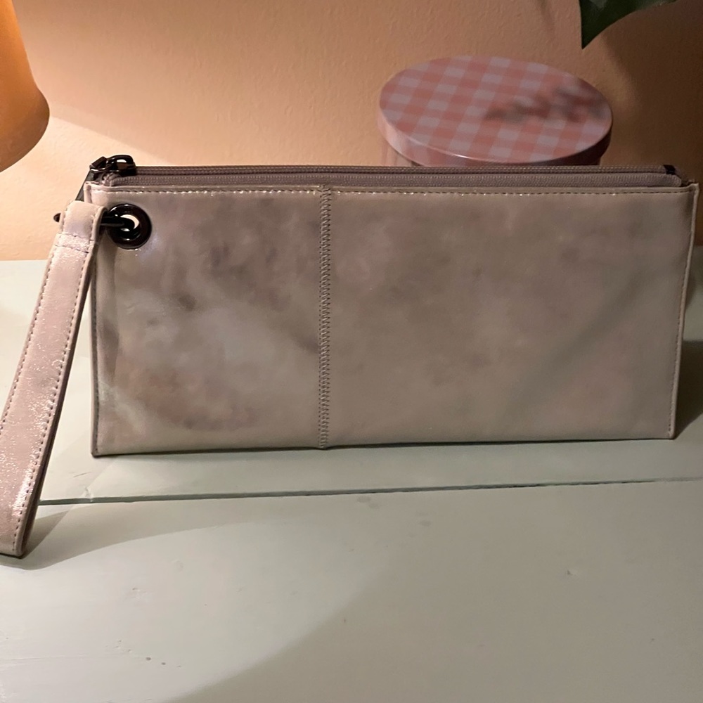 HOBO vida wristlet